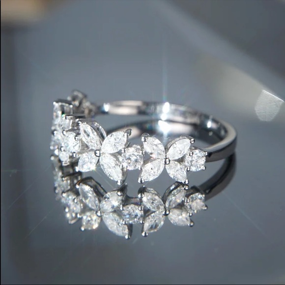 New Women’s 925 Silver Sweet Flowers Diamond Ring - Picture 4 of 5